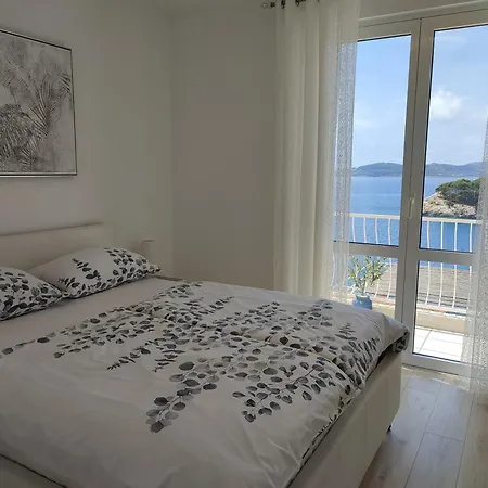 Ela Apartment *