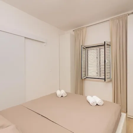 Ela Apartment *